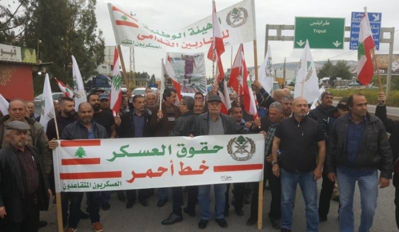 العسكريون المتقاعدون: لاسترداد أموال الشعب المنهوبة وإلّا…