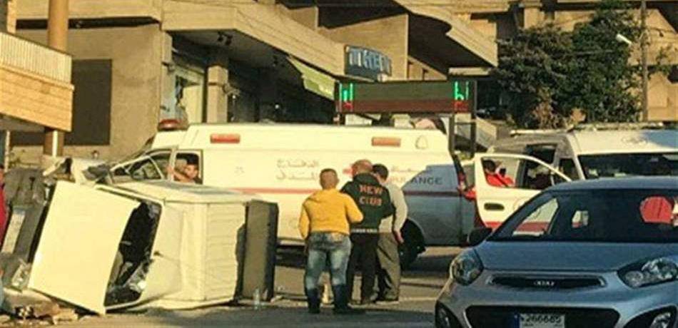 3 جرحى بانزلاق سيارتين على طريق عام سهيلة - كسروان