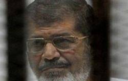 النيابة العامة في مصر: مرسي سقط مغشيا عليه داخل قفص الإتهام وتم نقله للمستشفى