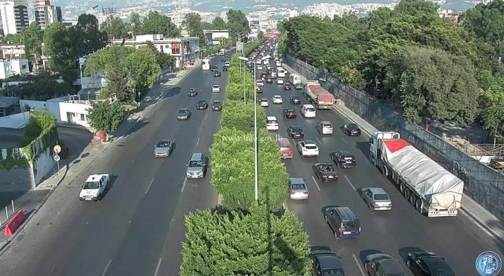 حركة المرور كثيفة من الكرنتينا باتجاه الدورة وصولاً حتى جل الديب