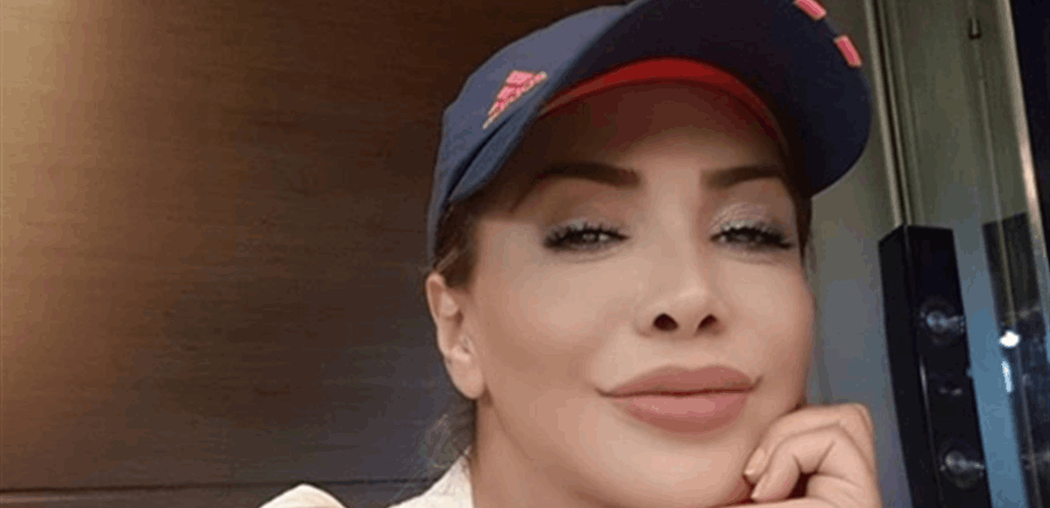 نوال الزغبي بالشورت.. وخطأ فوتوشوب فادح يشوّه صورتها!