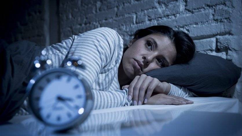 إن كنتم تعانون مشاكل النوم... تناولوا هذه الأطعمة!