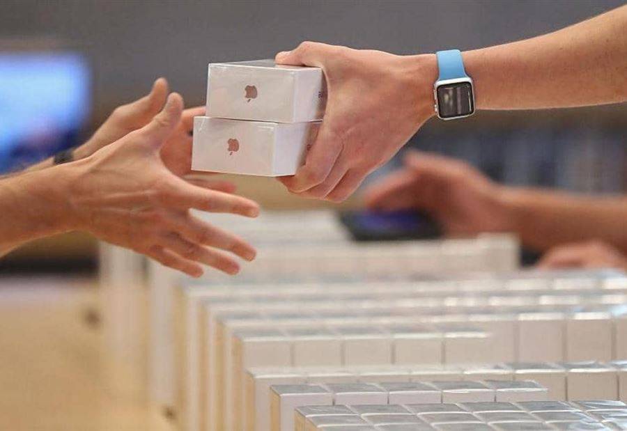 آيفون 11.. كم سيدفع المشتري ثمنا لـ