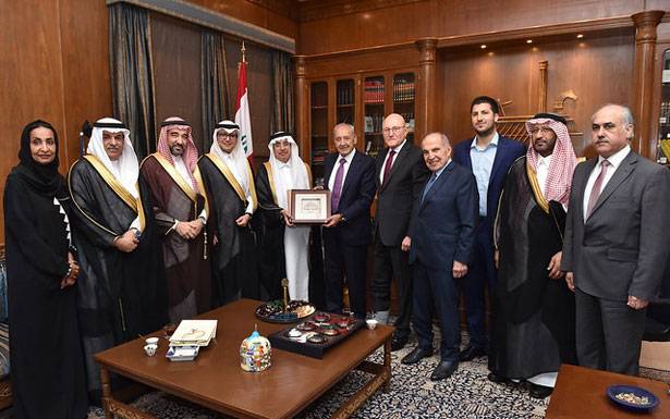 الوفد السعودي زار الرؤساء الثلاثة وعقد اجتماعاً مع «لجنة الصداقة» وأوّلم لها

عون يــُؤكّـد على أهـميّة عودة الـــسلام والــتوافـق بـيــن الــدول العربـيّة