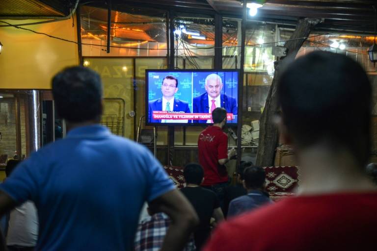 حزب اردوغان يحشد أنصاره لاستعادة اسطنبول