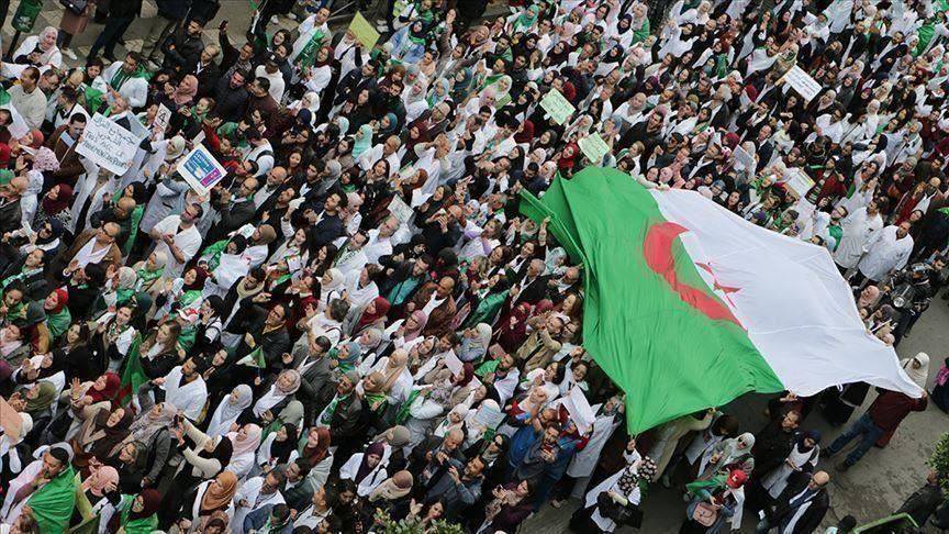 مظاهرات تطالب برحيل رموز نظام بوتفليقة بالجمعة 18 للحراك