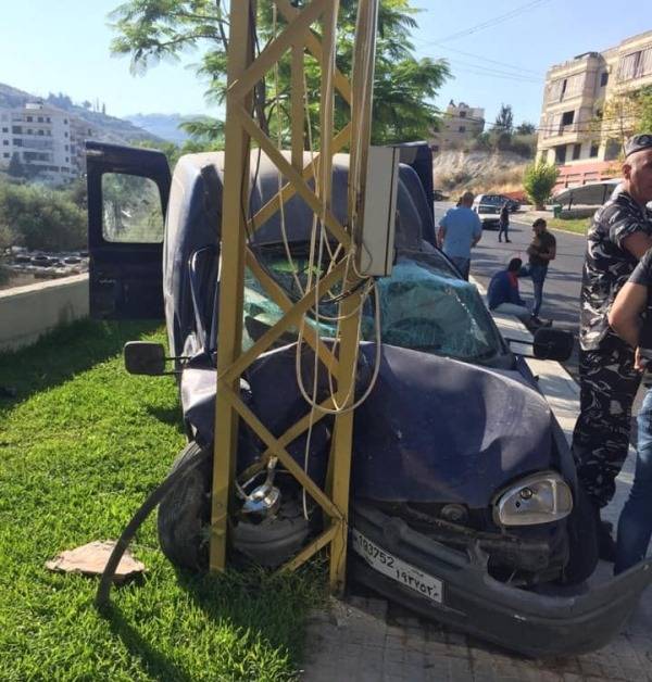 ضحيّة جديد على طرقات لبنان.. عمود كهرباء أنهى حياته! (صور)