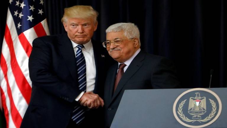 عباس: "صفقة القرن" لا يمكن أن تمر وإسرائيل ستدفع أموال الضرائب للفلسطينيين بالكامل