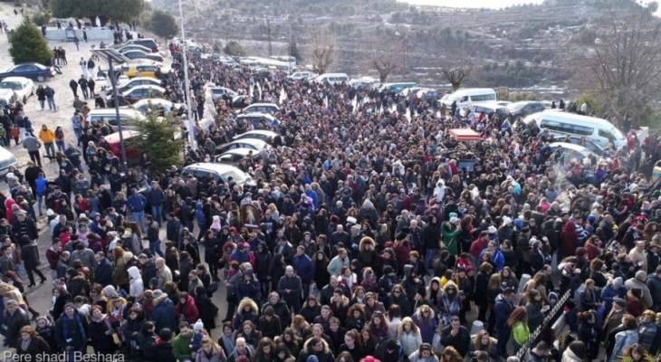 انطلاق المسيرة من المحبسة الى دير مار مارون عنايا