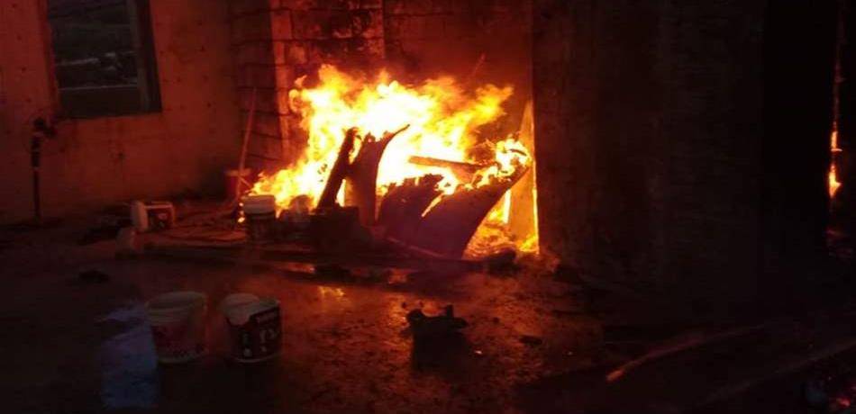 إخماد حريق في غرفة عمال سوريين في ريفون
