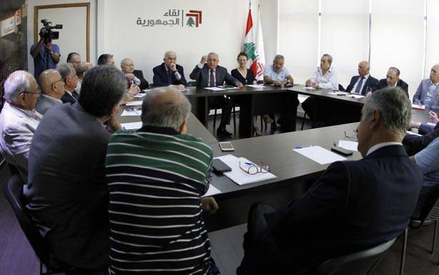 «لــــقاء الـجمــهــوريّـــة» : مــع اعـــتــمـاد الآلــيّــة لـلتعييـنــات

ورفـــض جـــــرّ لــبـــنـان الــى مُستــنـقـع الــحروب
