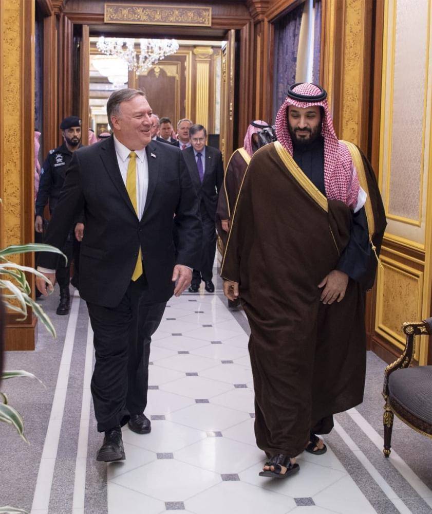 بالصور... محمد بن سلمان مع مايك بومبيو على كورنيش جدة