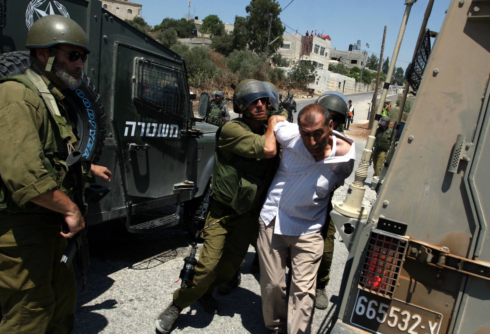 القوات الإسرائيليّة اعتقلت 18 فلسطينياً في الضفة