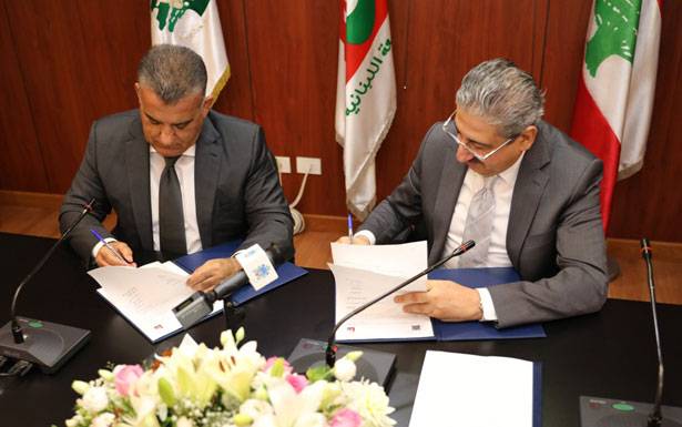 إتفاقيّة تعاون بين الأمن العام و«اللبنانيّة»

ابراهيم : خطوة نوعيّة لتطوير أداء المديريّة

أيوب : لإعلاء شأن الوطن وحمايته علميًّا وأمنيًّا