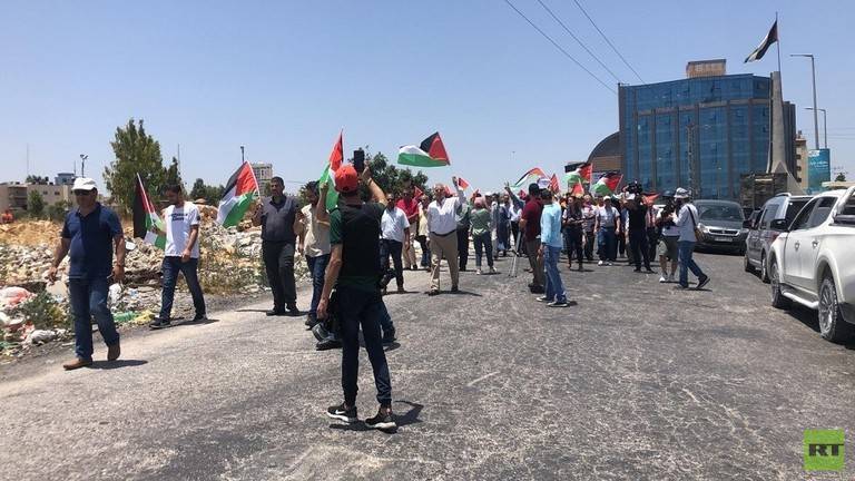 بالصور۔۔۔ اشتباكات في الضفة الغربية وإضراب في غزة احتجاجا على "ورشة البحرين"