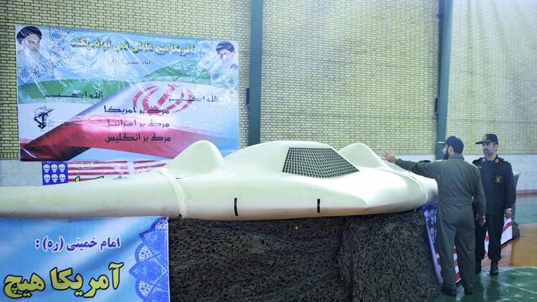 الجيش الإيراني يفتتح كلية خاصة بالطائرات المسيرة
