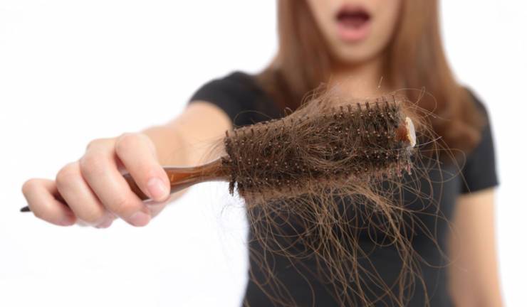 خبير ينصح: 5 فواكه لمنع تساقط الشعر