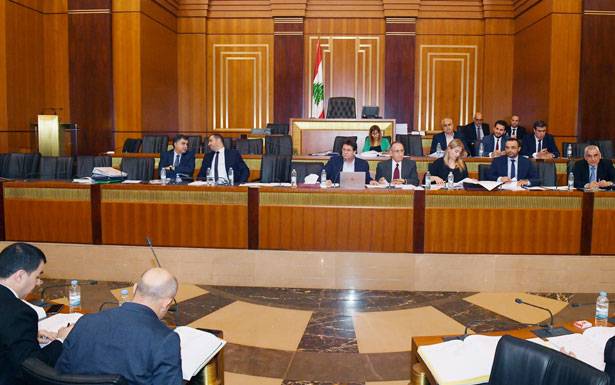 «لجنة المال» عقدت 22 جلسة

في 15 يوماً وعدّلت الكثير من موادها