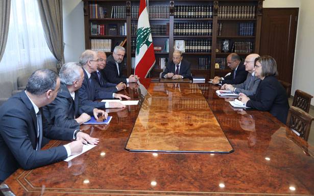 رئيس الجمهوريّة بحث مع السفير الإيطالي ما تحقق من قرارات مُؤتمر « روما 2»

وعرض مع «جمعيّة أصدقاء الجامعة اللبنانيّة» أوضاعها الحاليّة وسبل تحسينها