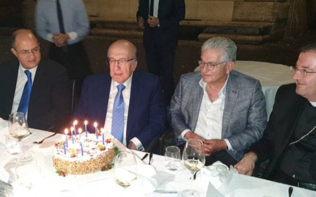 طمأن أن «لبـنان ليـس في دائـرة الخـطـر»

صفير : المــهــمّ أن تحافــظ المصارف على نمـــوّها
