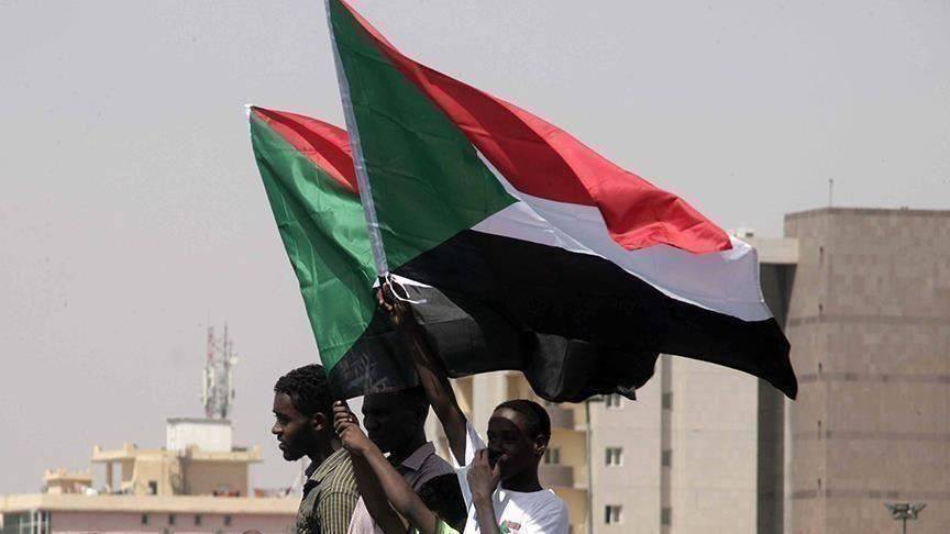 صحيفة: نائب رئيس المجلس العسكري يلتقي أمين عام حركة متمردة