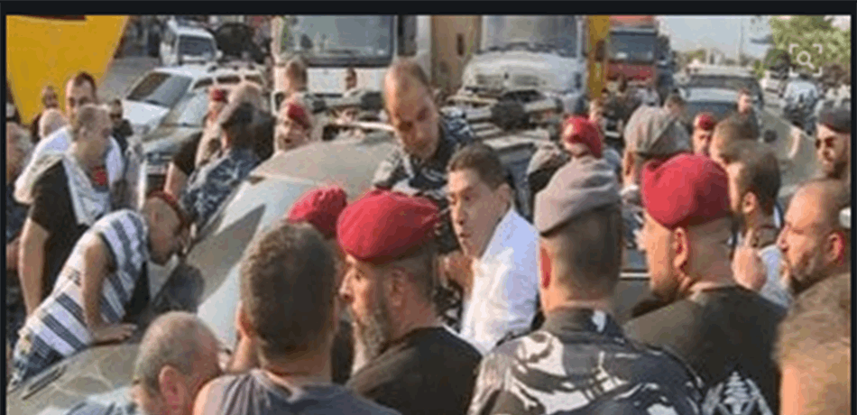 إشكال بين العسكريين المتقاعدين وسائق سيارة تابعة لنائب سابق في طبرجا