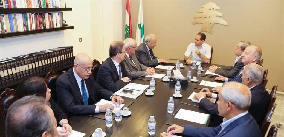 الجميل يلتقي وفدا من رابطة العمداء المتقاعدين