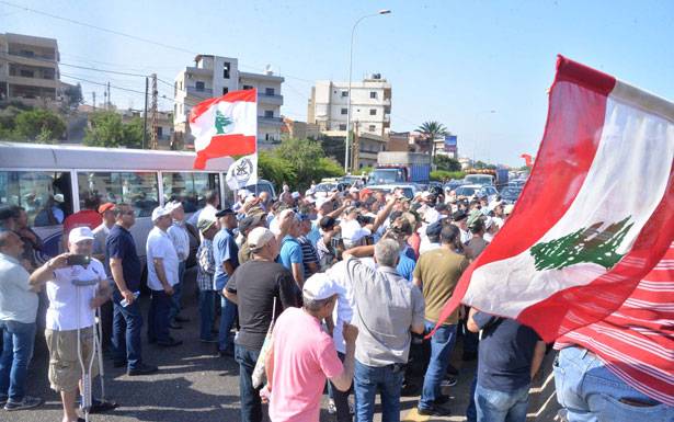 ثـلاثـة مداخــل رئـيسيّة لبيروت أقفـلت... والـعسكريّـون يُصعّدون في الـمـنـاطـــق