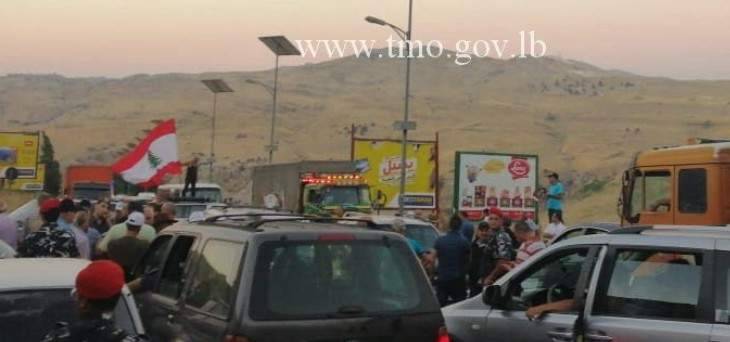 قوى الامن تحول السير بضهر البيدر للمتجهين إلى البقاع من مفرق عين الصحة