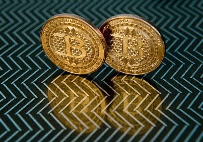 ارتفاع سعر "بيتكوين" إلى أكثر من 12 ألف دولار