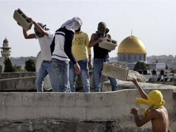 اشتداد المواجهات شمال القدس وعشرات الإصابات في نابلس