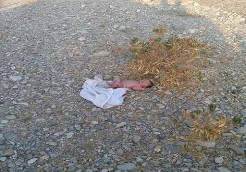 بالصورة: طفل حديث الولادة على أوتوستراد صيدا- صور!