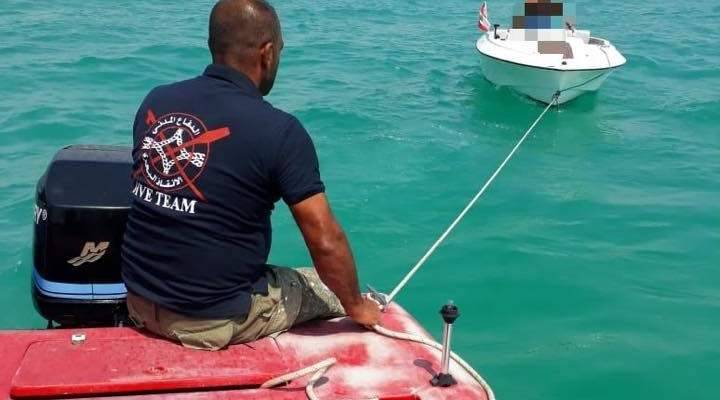 الدفاع المدني: سحب زورق سياحي على متنه شخصين إلى ميناء صور بعد تعطل محركه