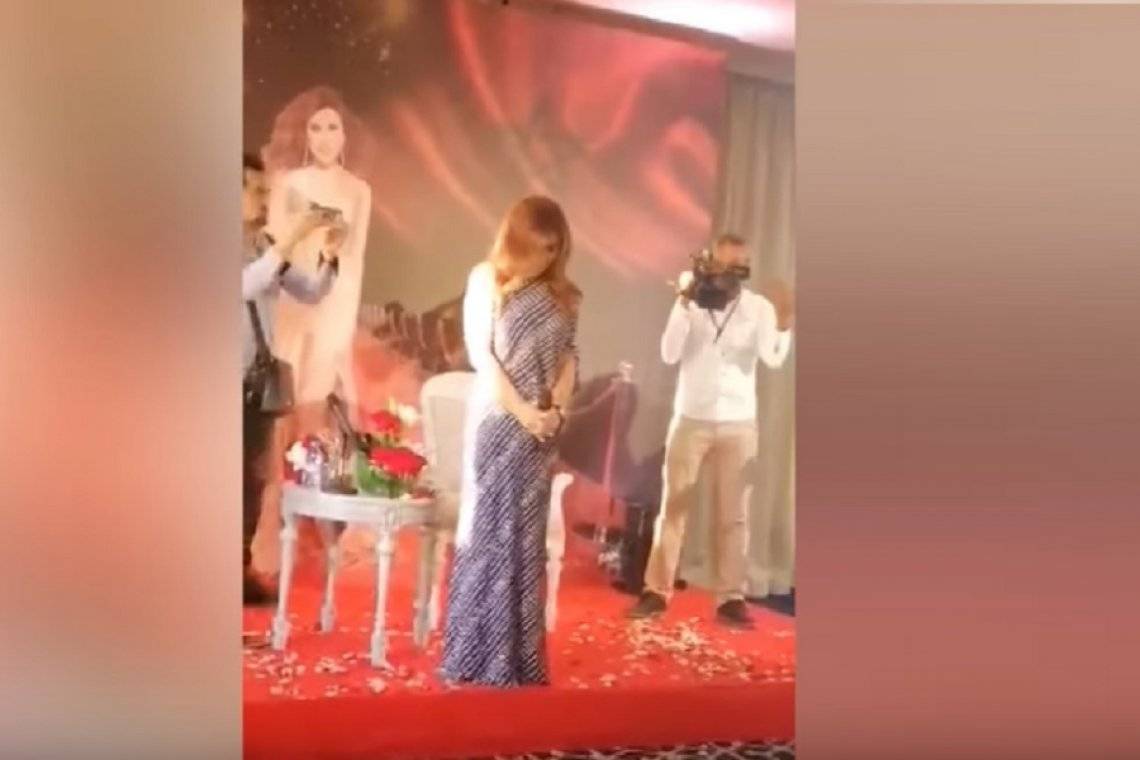 بالفيديو: نجوى كرم تدعو إلى الوقوف دقيقة صمت من أجل تونس