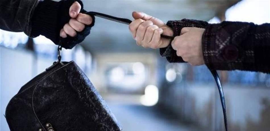 في بيروت.. عصابة تنشل حقائب السيدات فهل وقعتن ضحية أعمالهم؟! (صورة)