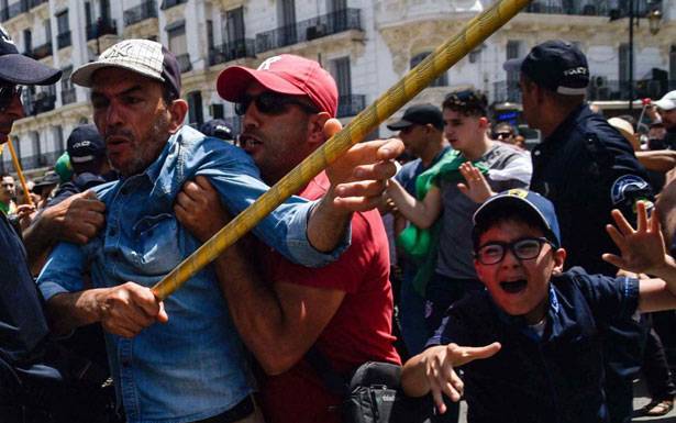 للجمعة الـ19... الجزائريون في الشوارع