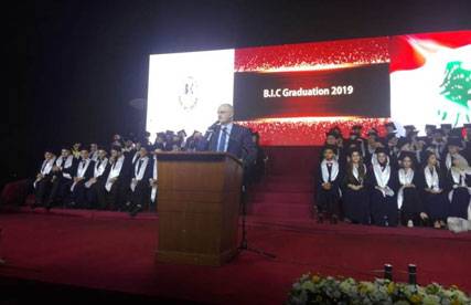 تقارير «مُوديز» و«فيتش» التي لا ترحم لبنان وتُثير المسؤولين

خليل: نطرح علامات استفهام كبرى على هذه التقارير

لأنها تعتمد على التحليل السياسي المغلوط بدل الوقائع