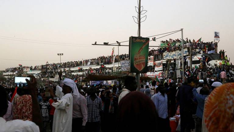 مقتل شخص باحتجاجات السودان والأمن يستخدم القوة لمنع وصول المتظاهرين للقصر الرئاسي