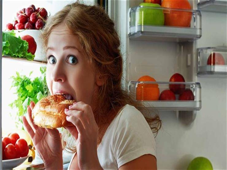 كيف تتخلص من رغبتك في تناول الطعام أثناء "التقلبات المزاجية"؟