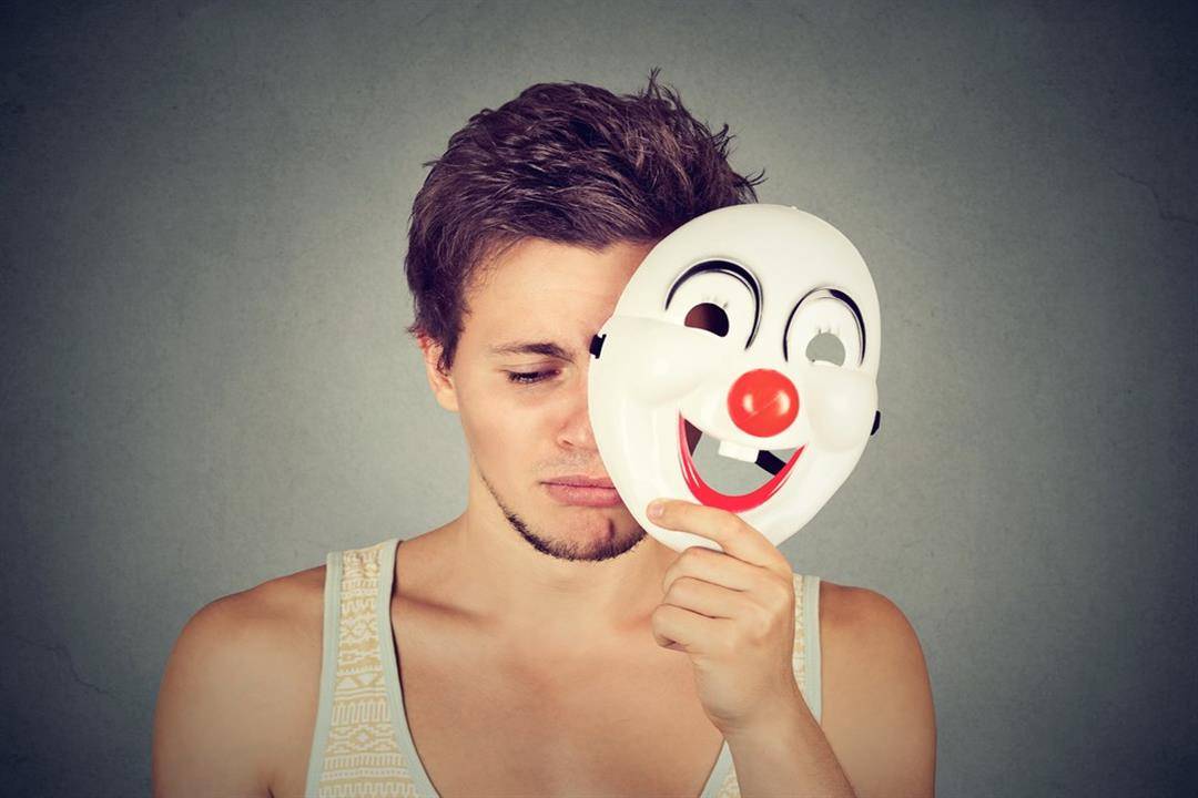 4 علامات تشير إليه.. تعرف على أسباب الاكتئاب المبتسم وطرق علاجه