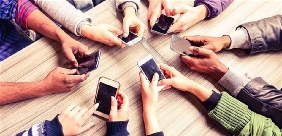 دراسة جديدة.. لهذا السبب لا يغيّر المستخدمون هواتفهم الذكية!