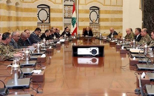 قرارات حاسمة لـمجلــس الـدفاع بـإعادة الأمــن الى عاليه وتـوقيف الـمطلوبـيـن

عون دعا لاستكمال الإجراءات وفقاً للأصول : ركائـز الجمهوريّـة حريّـات ثــلاث