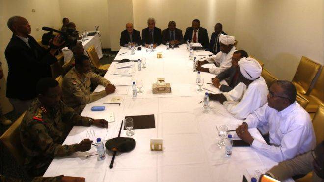 المجلس العسكري السوداني "يوافق على إطلاق سراح جميع السجناء السياسيين"