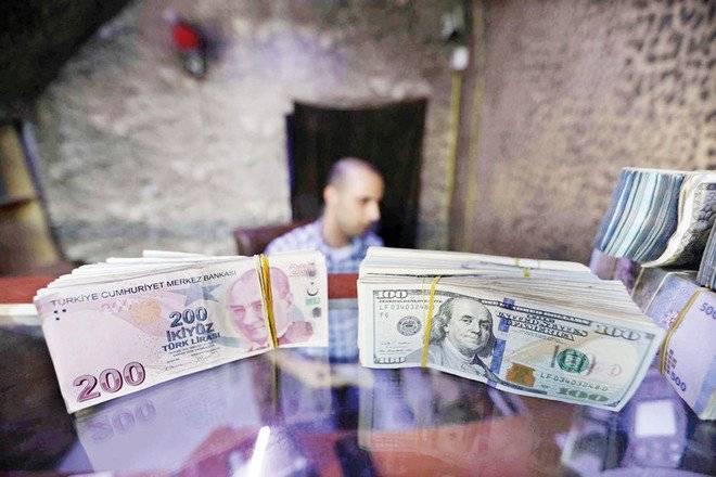 بعد نزيف الليرة .. تركيا تضاعف ضريبة شراء النقد الأجنبي لكبح شراء الدولار واليورو