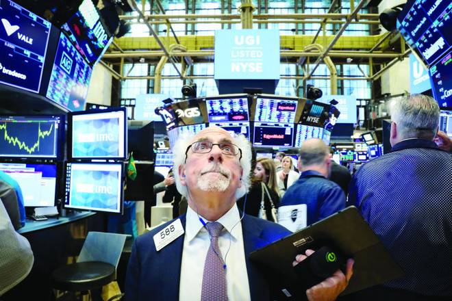 الأسهم الأوروبية تتراجع من أعلى مستوياتها في 12 شهرا مع انحسار آمال خفض الفائدة