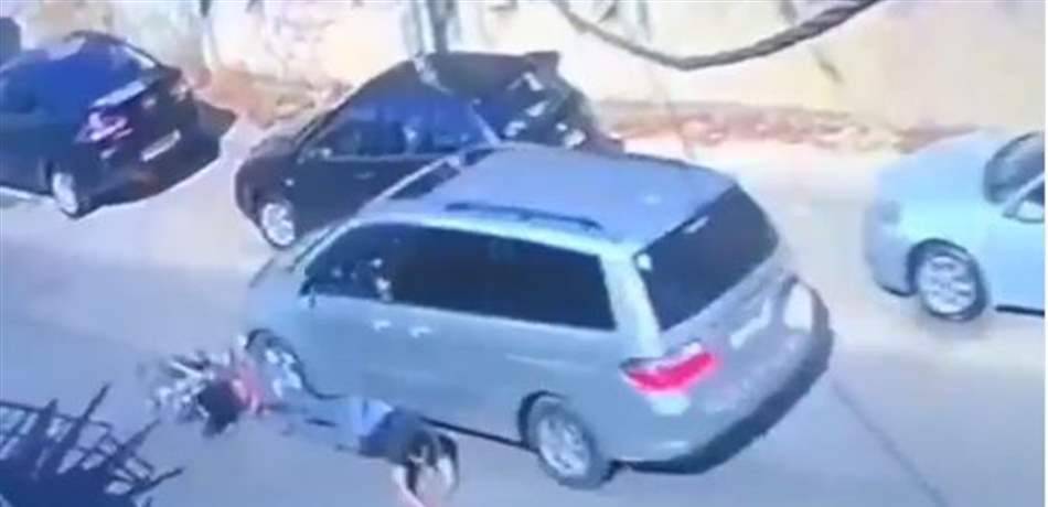 مشاهد تخطف الأنفاس... كاد أن ينهي حياته هرباً من درّاج في باب الرمل (فيديو)