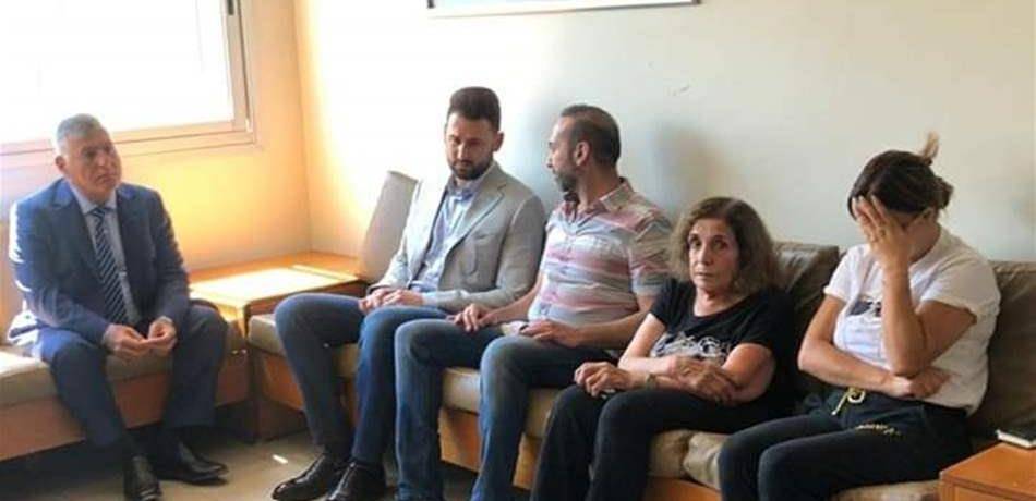 تيمور جنبلاط يتفقد الجريح سامو غصن في المستشفى