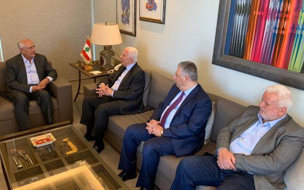سليمان: مسعى لإتاحة الفرص للفلسطينيين للعيش بكرامة

الأحمد: العلاقات الفلسطينيّة ــ اللبنانيّة ترسّخت في عهده