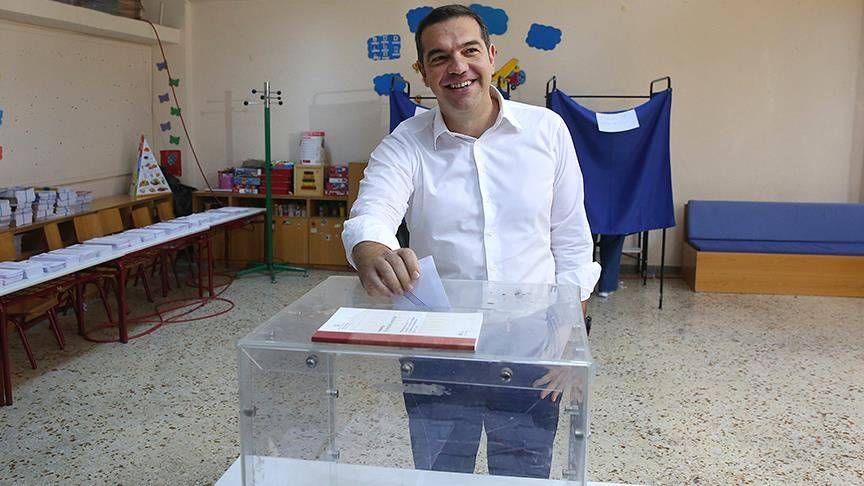 رئيس الوزراء اليوناني يدعو المواطنين لاتخاذ قرار حاسم بالانتخابات