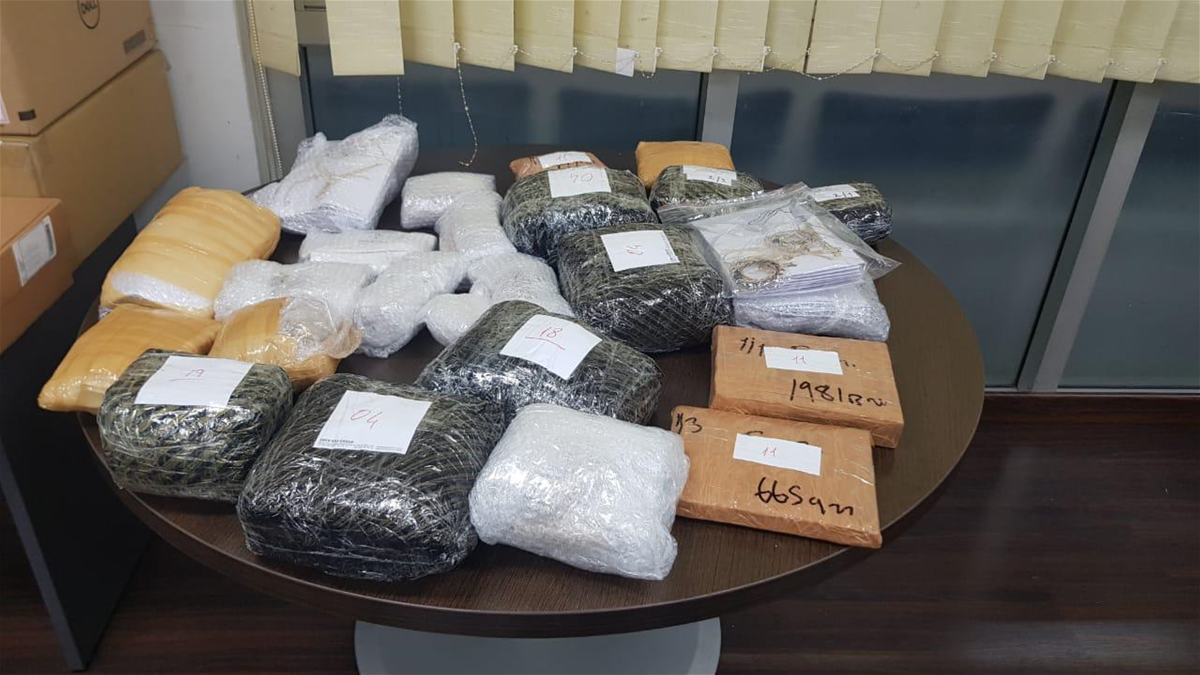 بالصور: ضبط 44 كيلوغراماً من الذهب في المطار.. وتوقيف المهربين